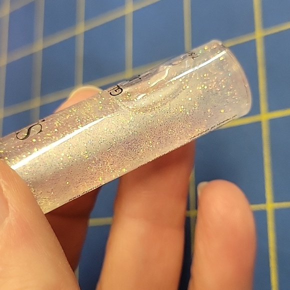 She Makeup Iridescent Glittered Glossy 7.5ml New - Picture 2 of 2